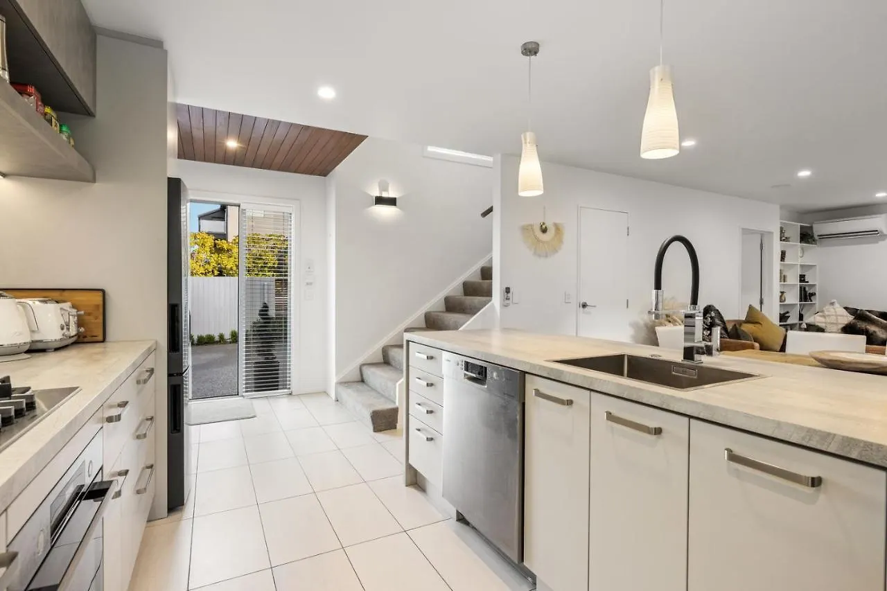 City Escape - Christchurch Central Apartment 0*,